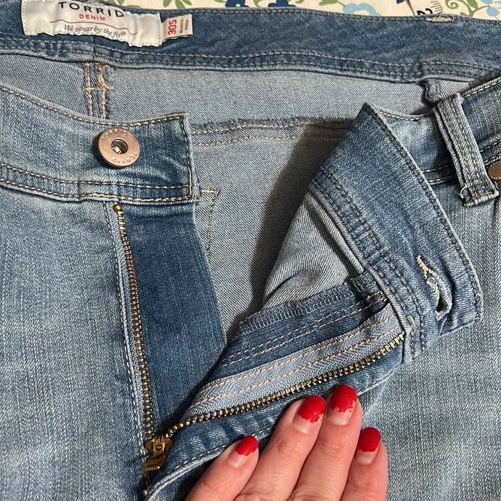Torrid high waisted Luxe Skinny jeans - Picture 16 of 16